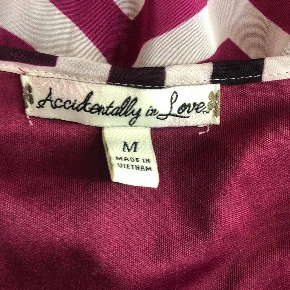 Accidentally In Love  Juniors Medium - Picture 3 of 7